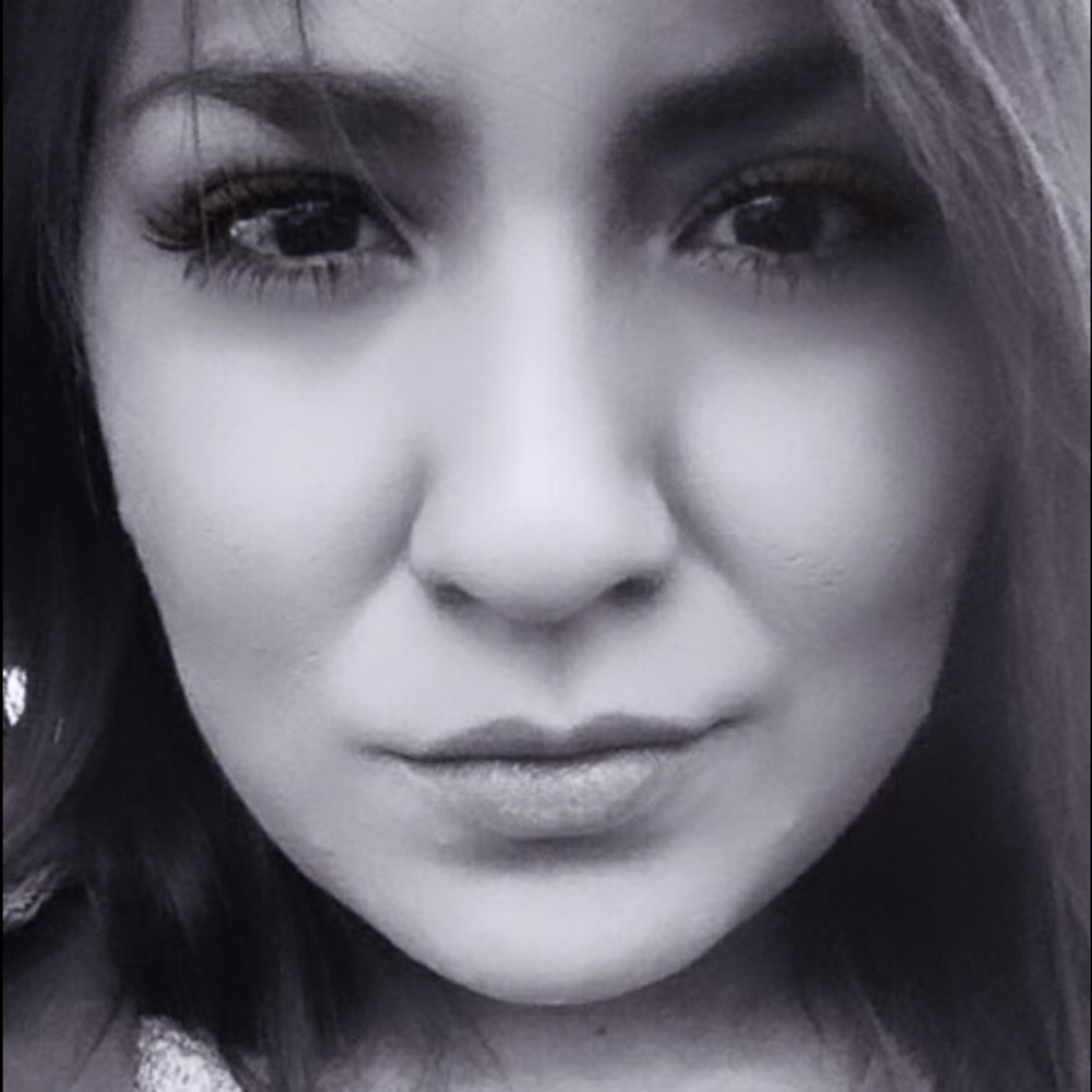 Meet your Posher, Daira